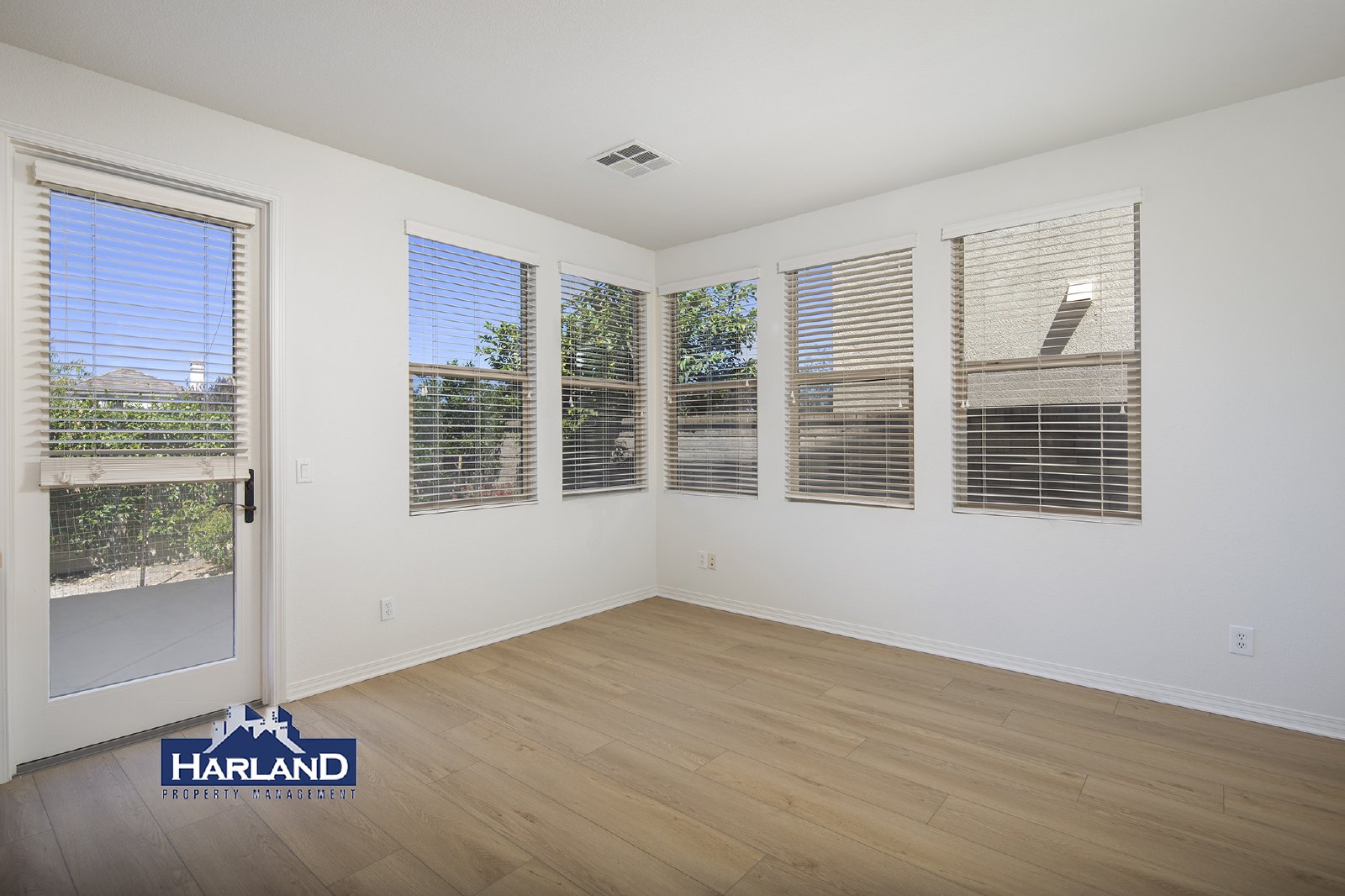 11320 Laurelcrest Dr property image