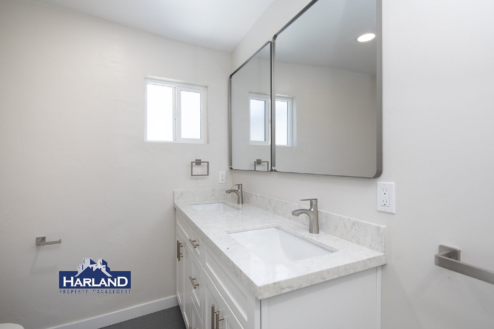 3845-3851 Menlo Avenue - 3847 property image